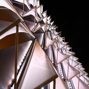 Detalle de las lamas abiertas de la fachada etfe del estadio san mames